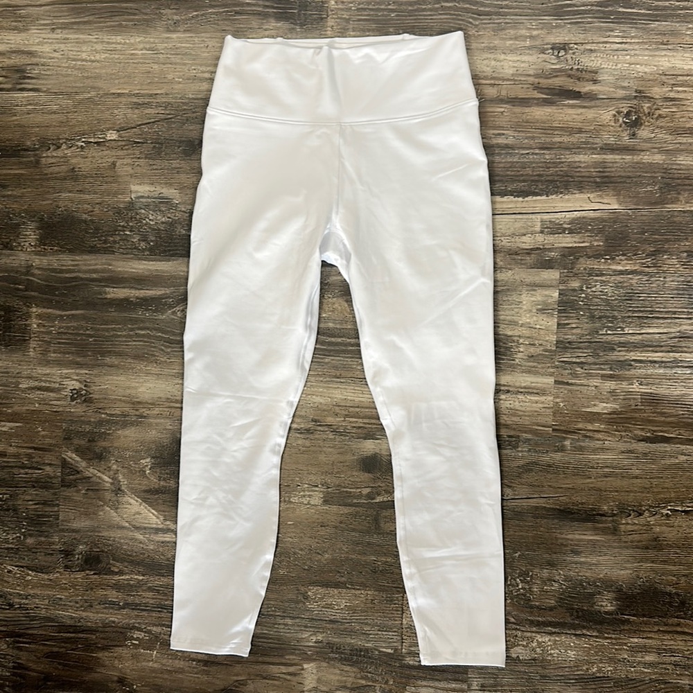 NWOT. Fabletics white leggings. Size medium.